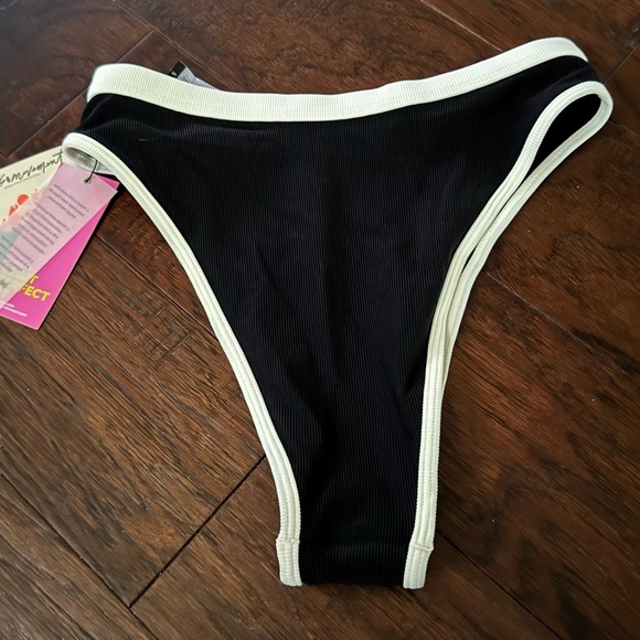 Oneone Swimwear Black Bikini Bottom Size Small Black/Cream Ribbed Fabric NWT - Picture 3 of 8